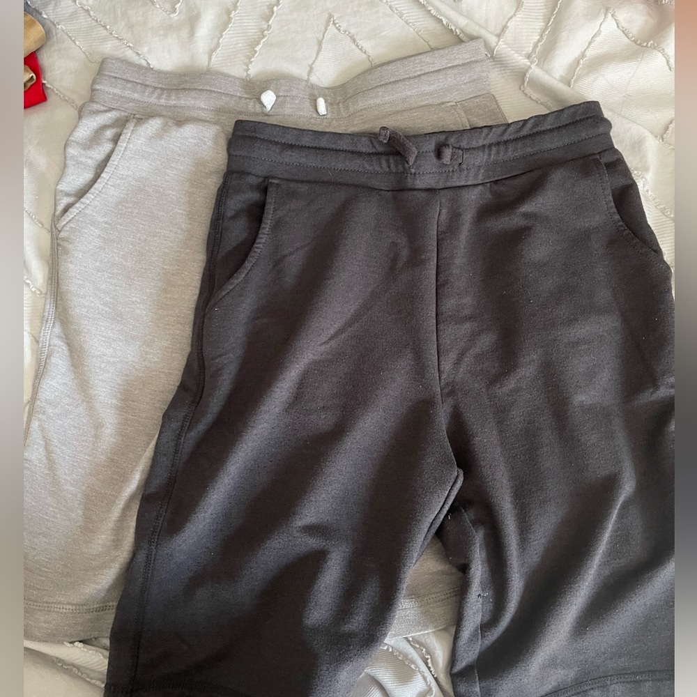 (2) 32 Degrees Boys Gym athletic pull on Shorts  medium 10/12 gray & charcoal